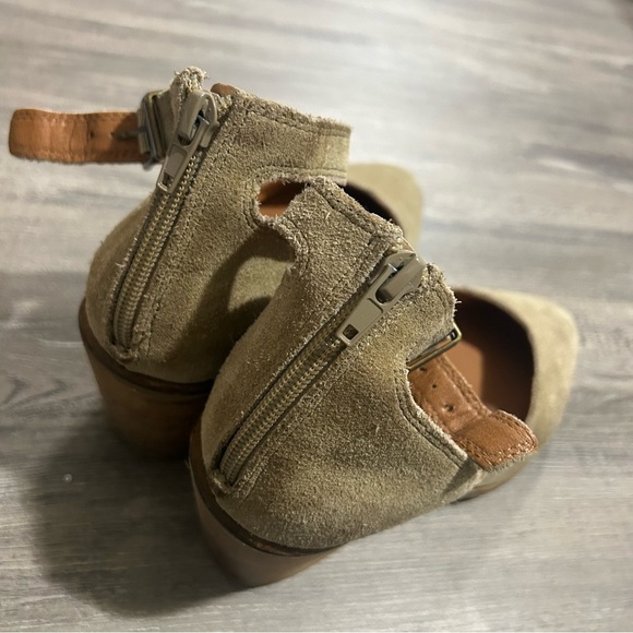 Lucky Brand Stephi Pointed Toe Tan Suede Wedge Pumps - Picture 7 of 11